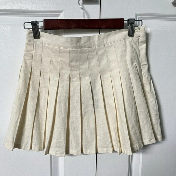 NWT Urban Outfitters Cream Pleated Tennis Prep Golf Mini Skirt Womens S - Picture 2 of 8